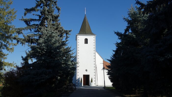 Farský kostol všetkých svätých - Majcichove-1