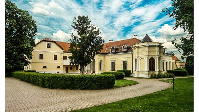 Dezasse manor house Jaslovské Bohunice-1