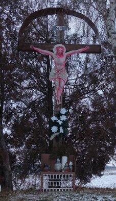 Kríž na severnom okraji obce - Trstín-2
