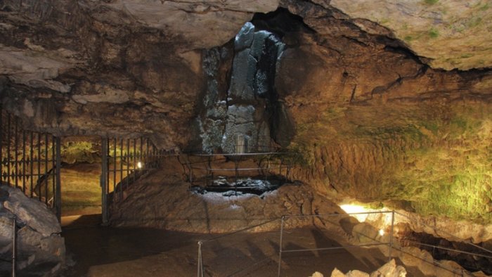 Bajmóci várbarlang-1