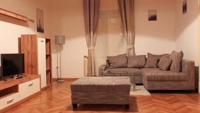 RICARDO&#39;S OLD TOWN LUXURY APARTMENT NEAR PRESIDENTIAL PALACE FOR 4 PERSONS-3