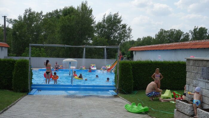 Swimming pool in Koplotovce-3