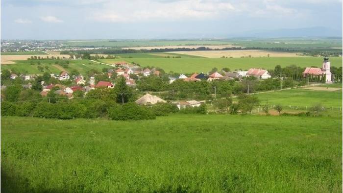 Das Dorf Ardanovce-1