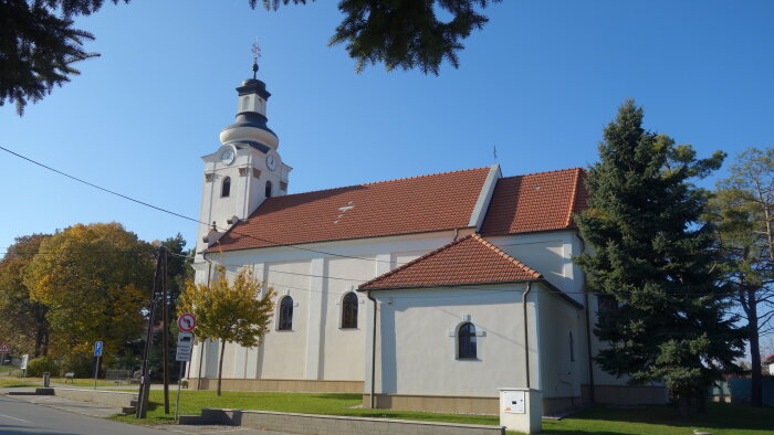 Farský kostol sv. Ladislava - Pusté Úľany-1