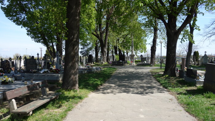 Hřbitov - Pusté Úlany-1