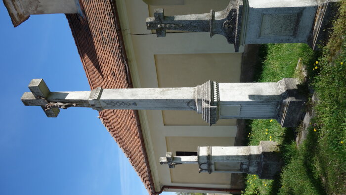 Kamenný kríž na cintoríne - Pusté Úľany-2