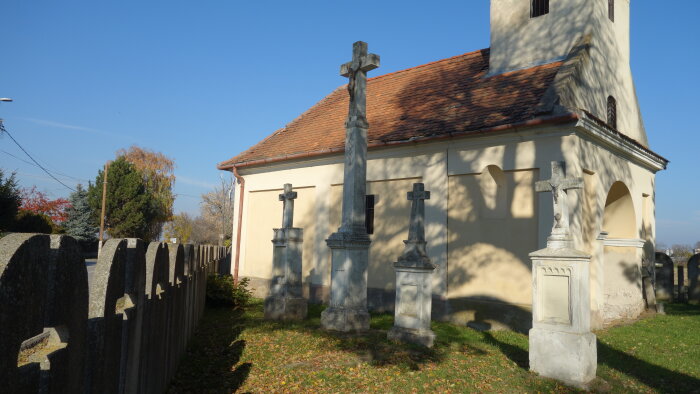 Kamenný kríž na cintoríne - Pusté Úľany-4