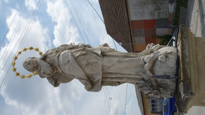 Socha Panny Márie Immaculata - Veľké Úľany-2