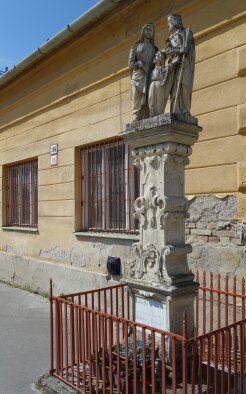 szobor Szent Családok - Veľké Úľany-2