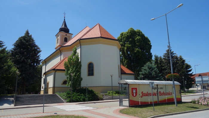 Římskokatolický kostel svatého Michala Archanděla-1