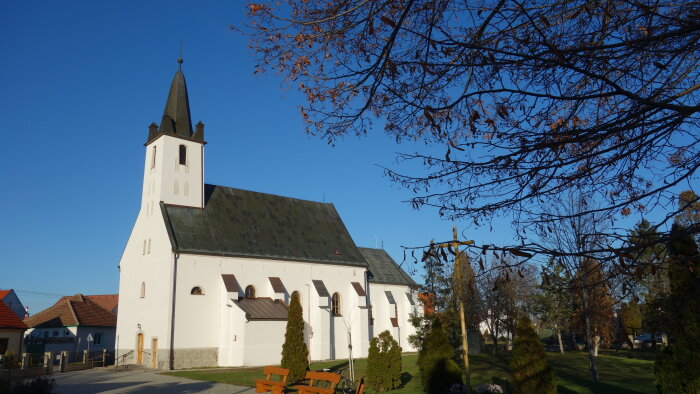 Kostel Sv. Martina - Hrnčiarovce nad Parnou-1