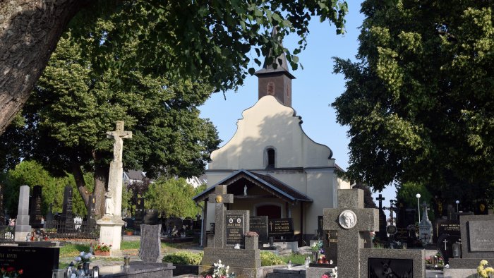 Kaple Nanebevzetí Panny Marie na Majcichovskom hřbitově-3
