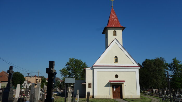 Farský kostol Najsvätejšej Trojice - Opoj-1