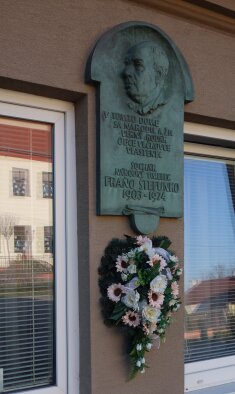Fraňa Štefunka - Vlčkovce születési háza és emléktáblája-2