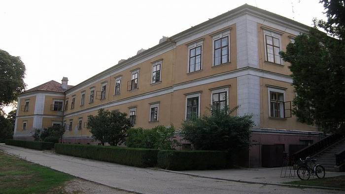 Amadeov Herrenhaus mit Park - Gabčíkovo-1