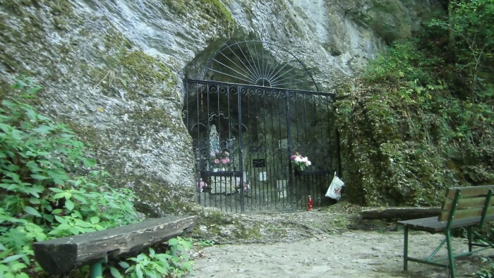 Lourdes-i Miasszonyunk kápolna-1