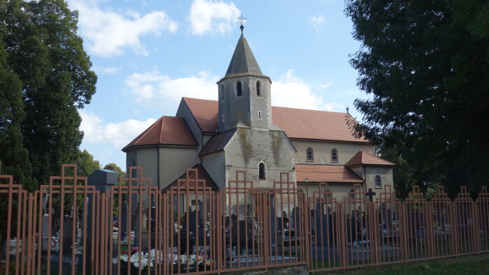 Farský kostol sv. Petra a Pavla - Bohdanovce nad Trnavou-1