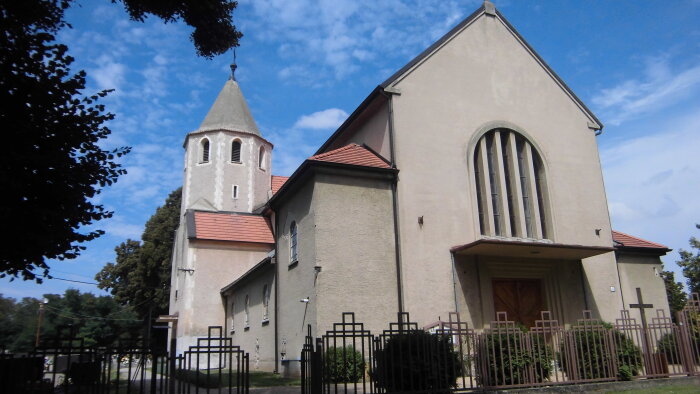 Kirche St. Peter und Paul in Bohdanovce nad Trnavou-2