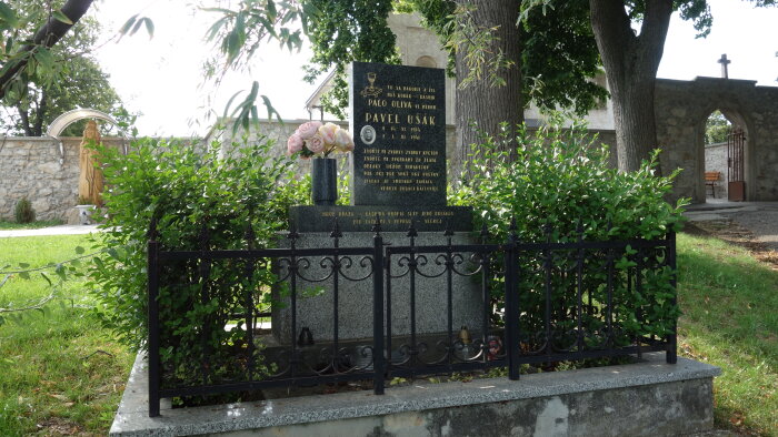 Denkmal für Paul Oliva-1