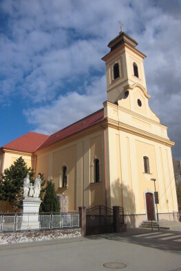 Rímskokatolícky kostol sv. Jána Krstiteľa - Veľká Mača-5