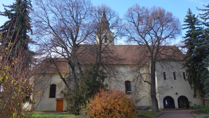 Farský kostol povýšenia Svätého kríža - Budmerice-1