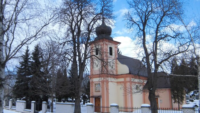Kapelle der Jungfrau Maria der sieben Leiden auf dem Friedhof in Budmerice-2