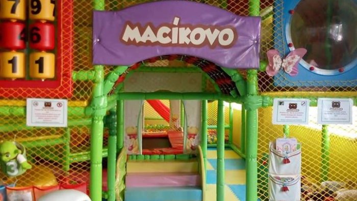 Macíkovo - Indoor-Kinderspielplatz mit Café-1