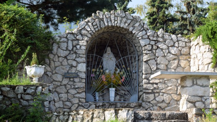 Jeskyňka Růžencové Panny Marie-1