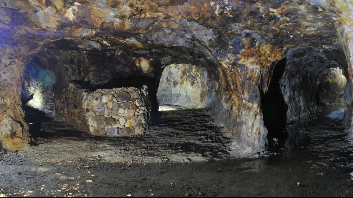 Slovak opal mines-2