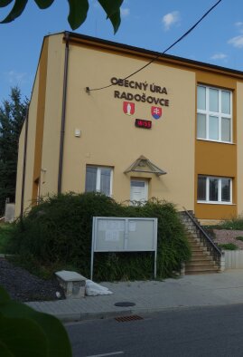 Obec Radošovce-3