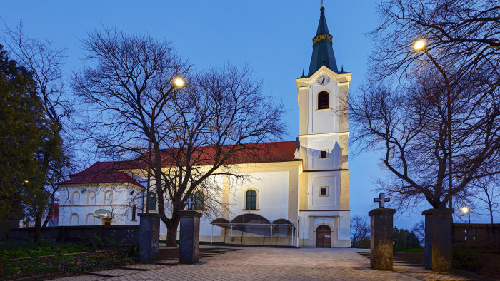 Szent Miklós püspök templom-1