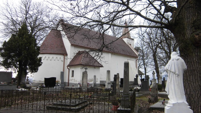 Kirche der Jungfrau Maria der sieben Schmerzen - Trstín, ein Teil von Hájičky-3