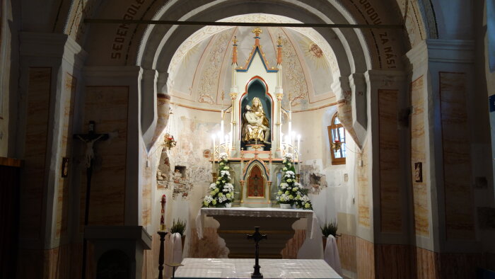 Kostelík Sedmibolestné Panny Marie - Trstín, část Hájiček-4