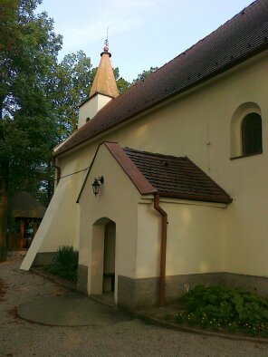 Kostelík Sedmibolestné Panny Marie - Trstín, část Hájiček-9