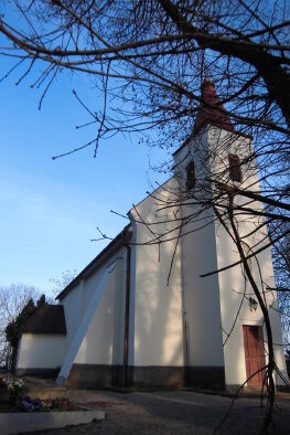 Kirche der Jungfrau Maria der sieben Schmerzen - Trstín, ein Teil von Hájičky-10