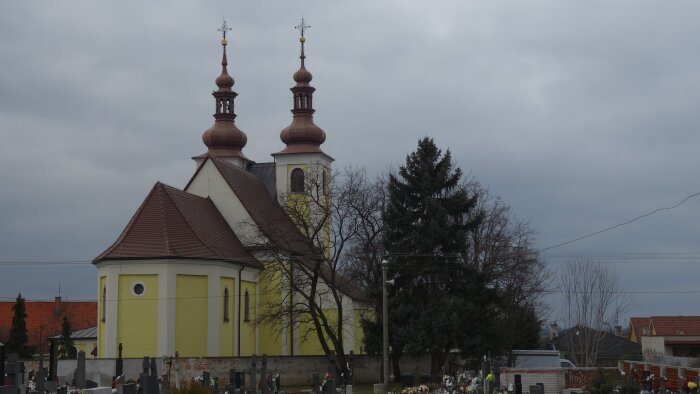 Poutní Kostel Nejsvětější Trojice - Trnava, část Modranka-2