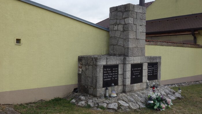 Pamätník padlým v II. svetovej vojne - Trnava, časť Modranka-1