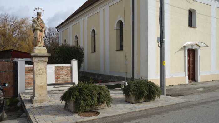 Socha sv. Jána Nepomuckého - Topoľnica-2