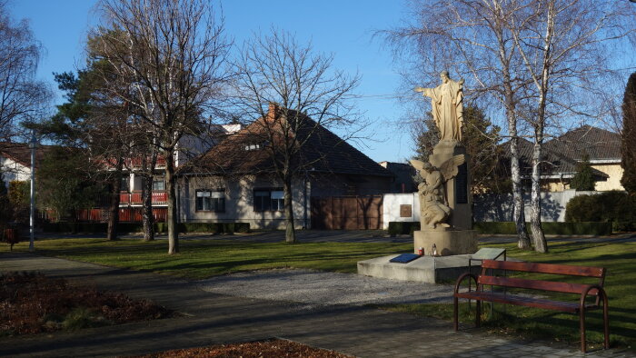 Az 1. és 2. világháború áldozatainak emlékműve - Dolná Streda-2