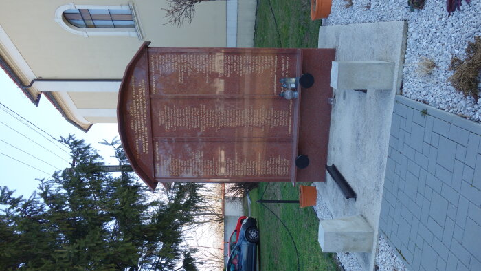 Emlékmű a kitelepítetteknek és deportáltaknak - Mostová-3