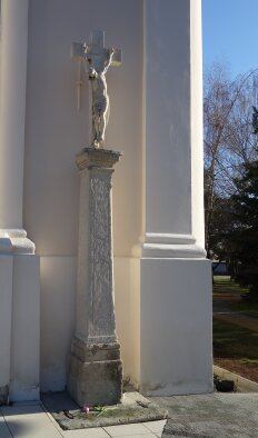 Kamenný kríž pri kostole - Dolná Streda-2