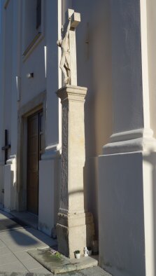Steinkreuz bei der Kirche - Dolná Streda-3