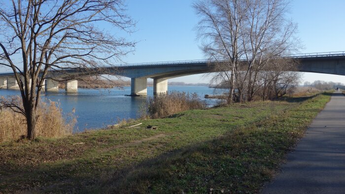 Bicycle path under the bridge at HV Kráľová - Váhovce-2