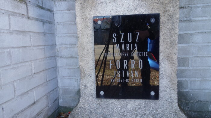 Kamenný kríž v obci - Váhovce-4