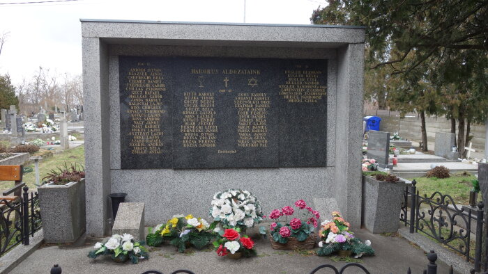 Az 1. és 2. világháború áldozatainak emlékműve - Kajal-2