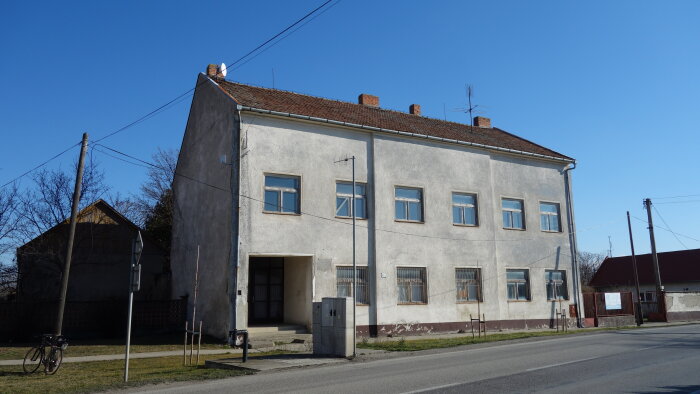 Budova bývalej školy - Mostová-1