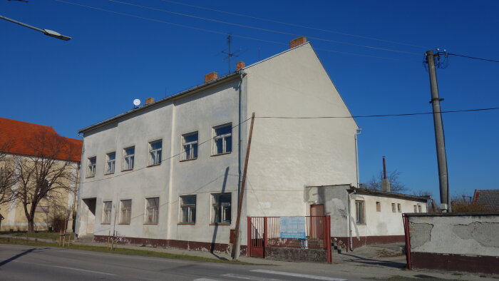 Budova bývalej školy - Mostová-3