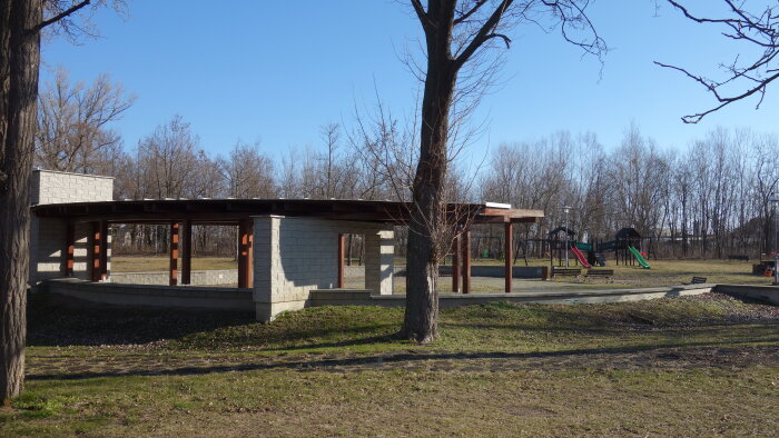 Erdei park játszótérrel - Mostová-6