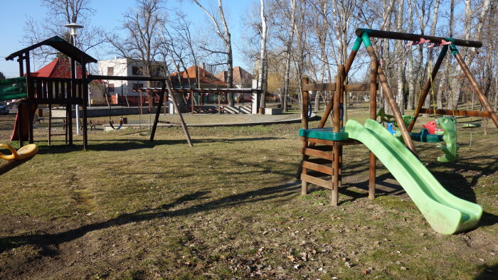 Erdei park játszótérrel - Mostová-2