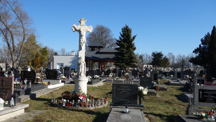 Hlavný kríž na cintoríne - Mostová-2